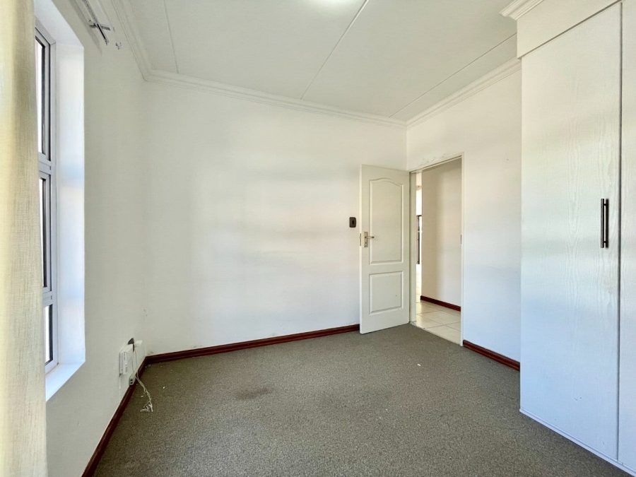 2 Bedroom Property for Sale in Saxonwold Gauteng