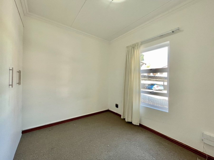 2 Bedroom Property for Sale in Saxonwold Gauteng