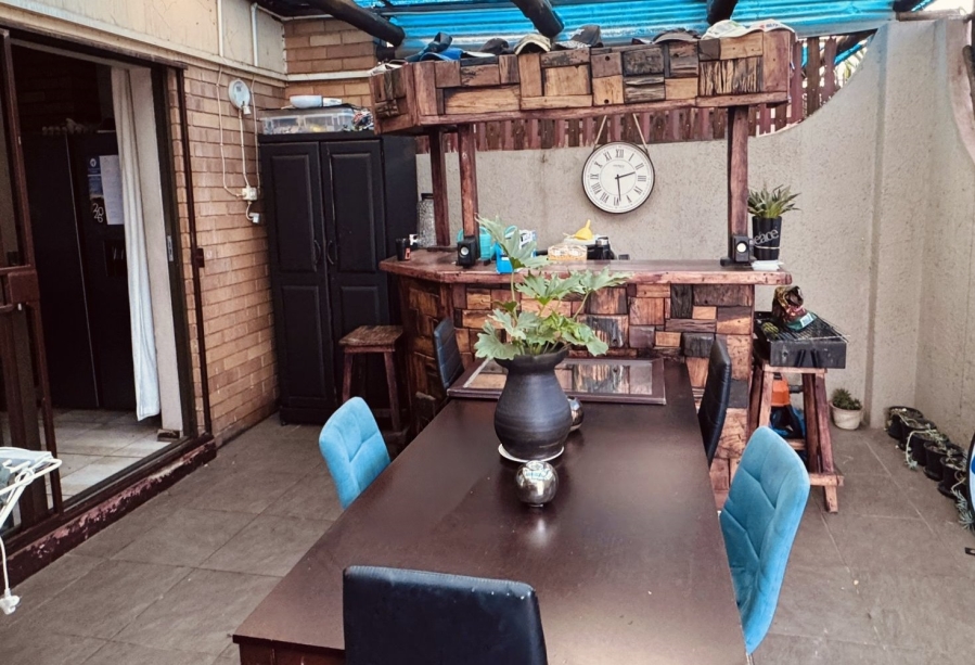 2 Bedroom Property for Sale in East Geduld Gauteng