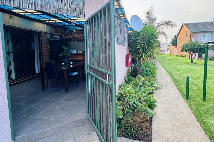 2 Bedroom Property for Sale in East Geduld Gauteng