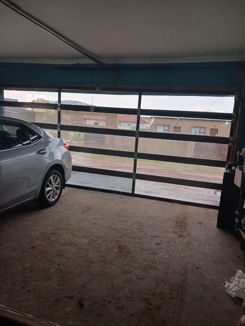  Bedroom Property for Sale in Mohlakeng Gauteng
