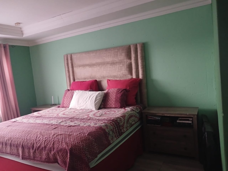  Bedroom Property for Sale in Mohlakeng Gauteng