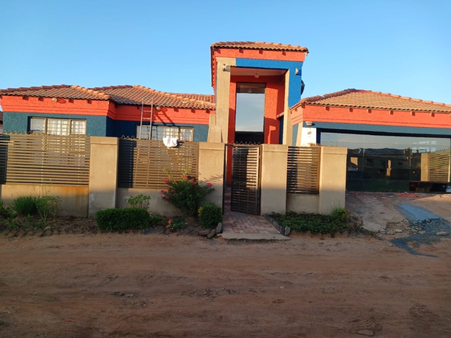  Bedroom Property for Sale in Mohlakeng Gauteng