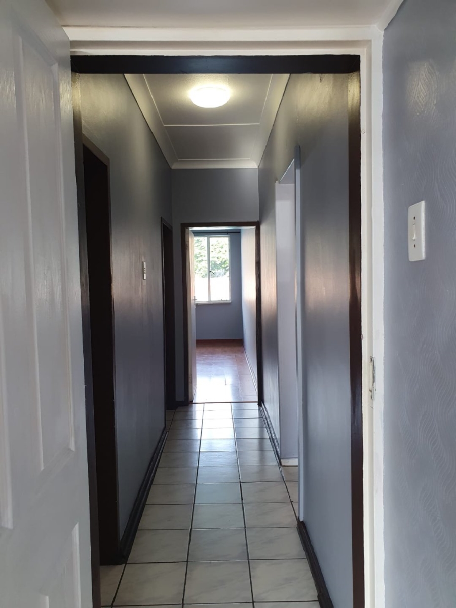 To Let 2 Bedroom Property for Rent in Edenvale Central Gauteng