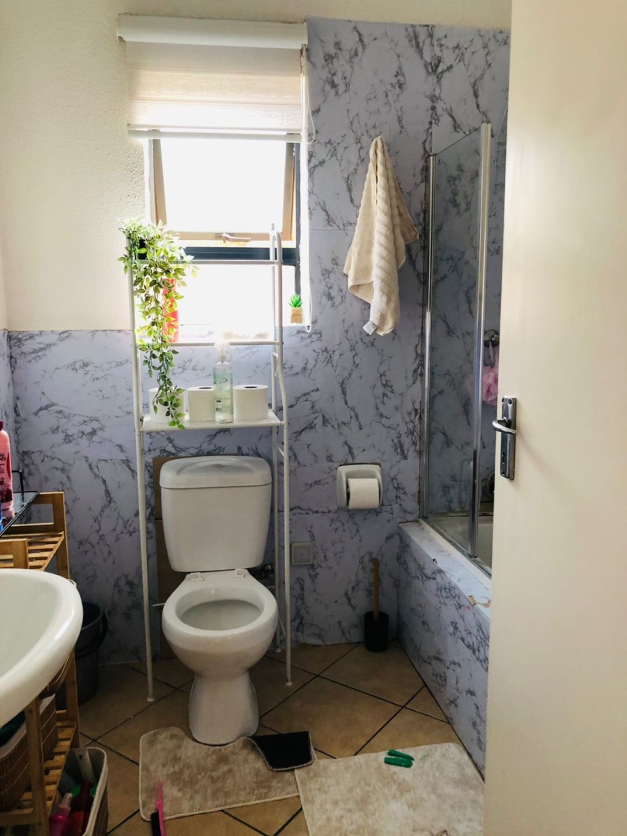 2 Bedroom Property for Sale in Albertsdal Gauteng