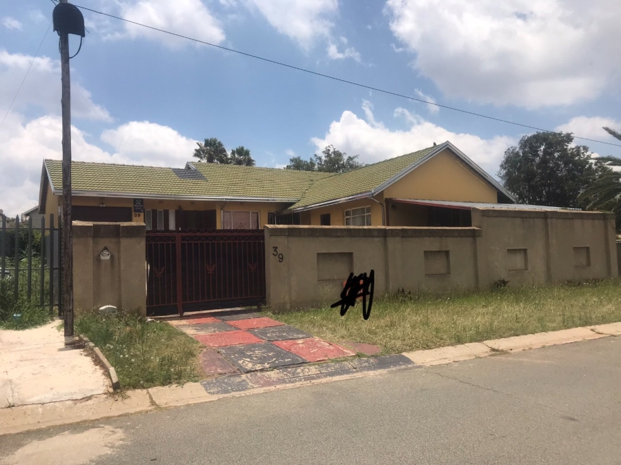 3 Bedroom Property for Sale in Witpoortjie Gauteng