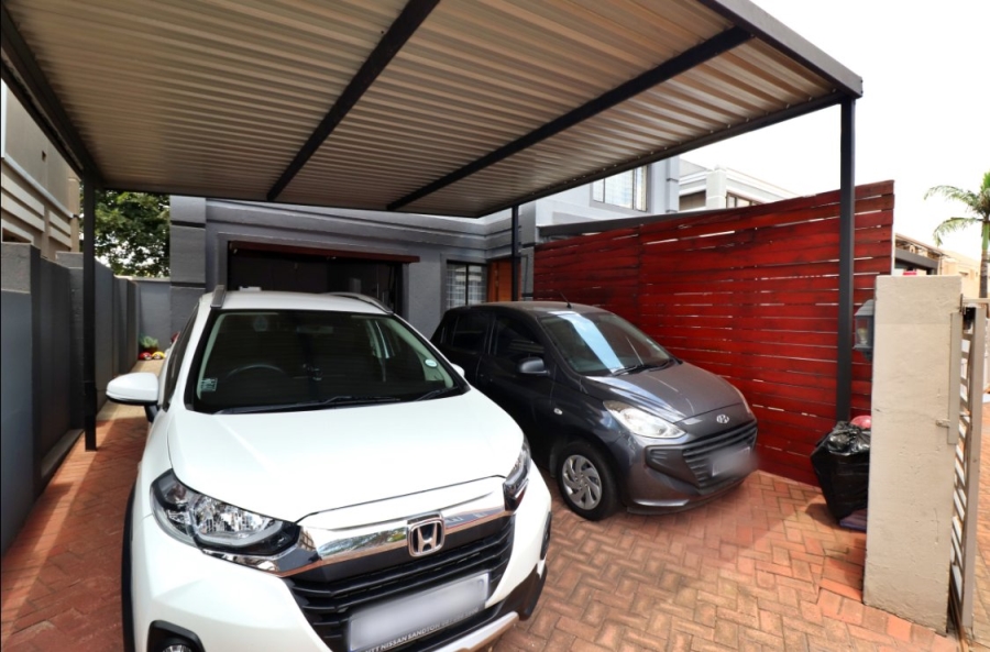 3 Bedroom Property for Sale in Buurendal Gauteng