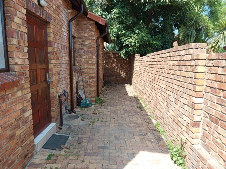 To Let 4 Bedroom Property for Rent in Halfway Gardens Gauteng