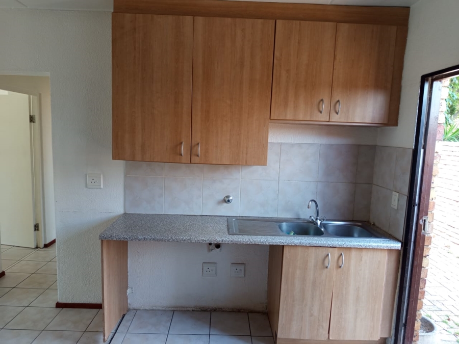 To Let 4 Bedroom Property for Rent in Halfway Gardens Gauteng