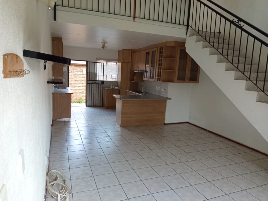 To Let 4 Bedroom Property for Rent in Halfway Gardens Gauteng