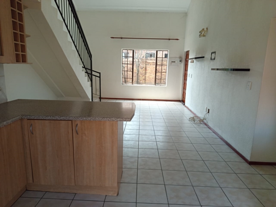 To Let 4 Bedroom Property for Rent in Halfway Gardens Gauteng