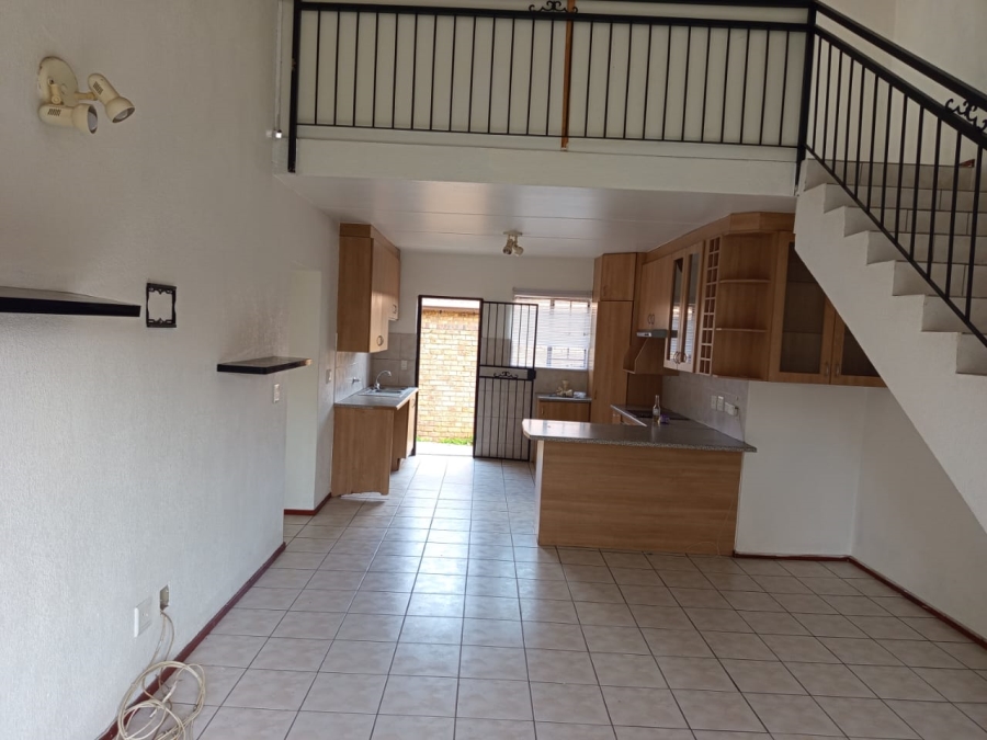 To Let 4 Bedroom Property for Rent in Halfway Gardens Gauteng