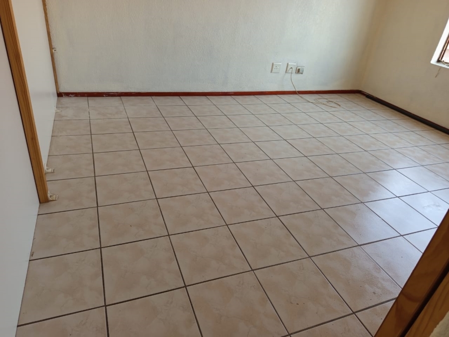 To Let 4 Bedroom Property for Rent in Halfway Gardens Gauteng