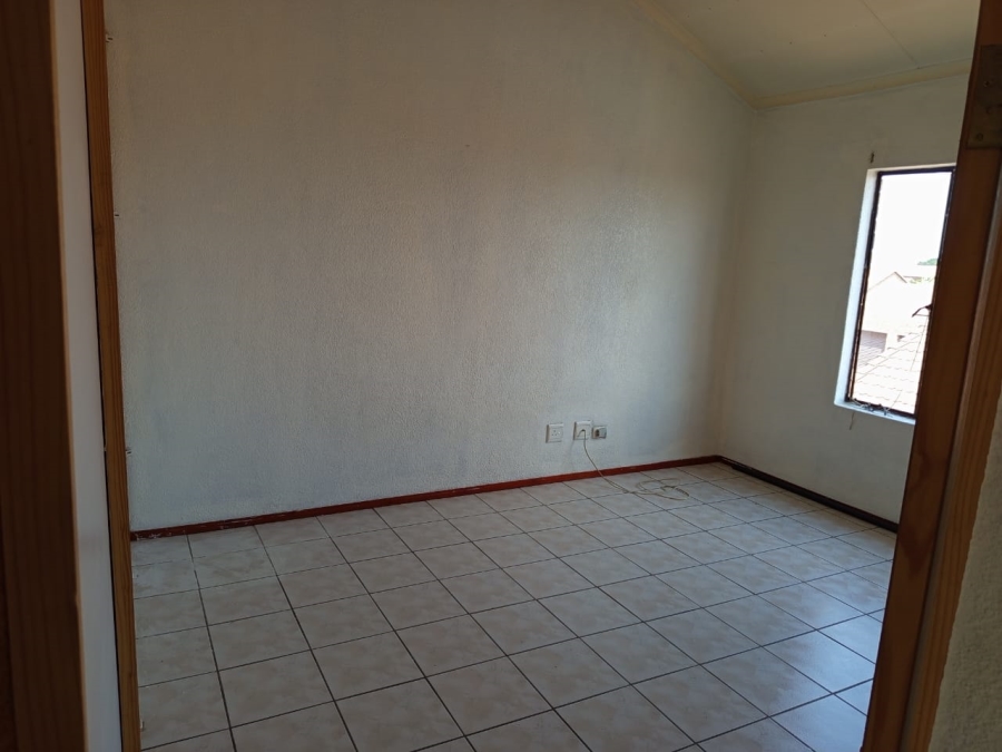 To Let 4 Bedroom Property for Rent in Halfway Gardens Gauteng