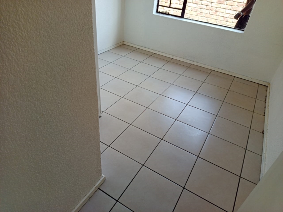 To Let 4 Bedroom Property for Rent in Halfway Gardens Gauteng