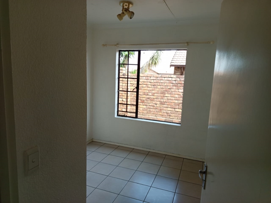 To Let 4 Bedroom Property for Rent in Halfway Gardens Gauteng
