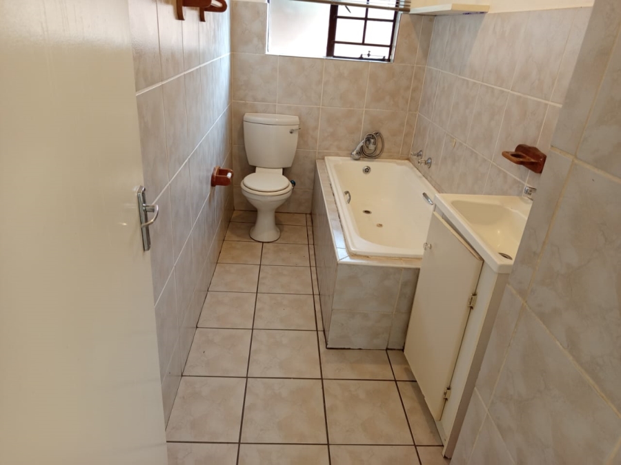 To Let 4 Bedroom Property for Rent in Halfway Gardens Gauteng