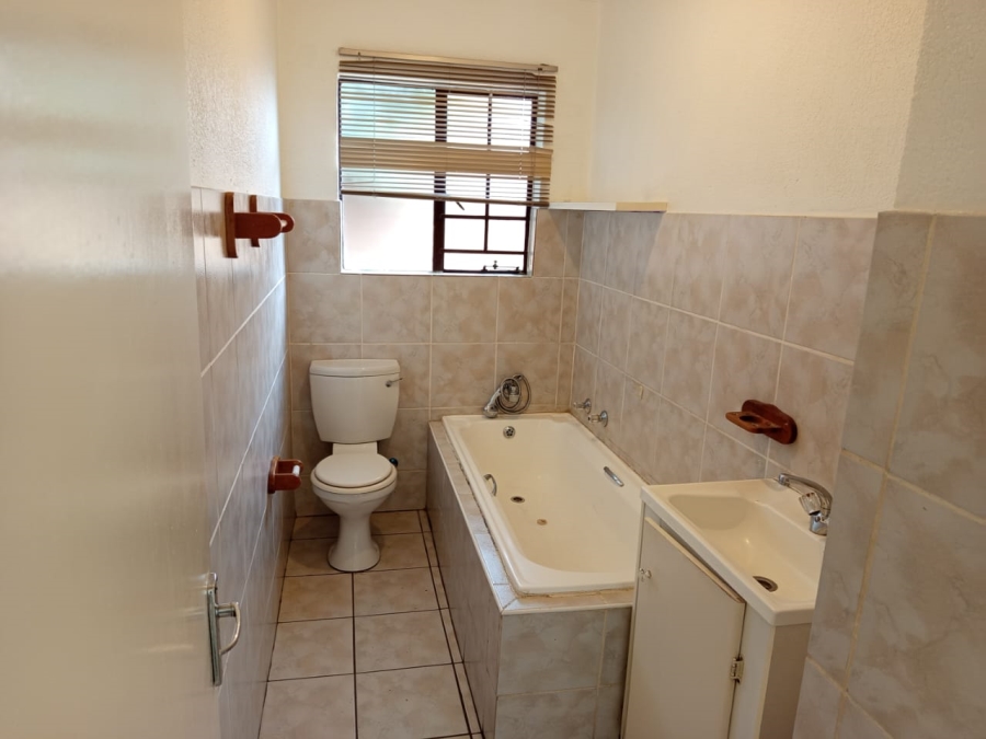 To Let 4 Bedroom Property for Rent in Halfway Gardens Gauteng