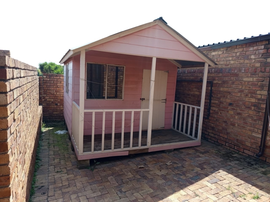 To Let 4 Bedroom Property for Rent in Halfway Gardens Gauteng