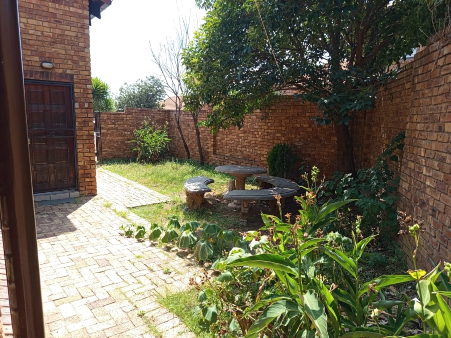 To Let 4 Bedroom Property for Rent in Halfway Gardens Gauteng