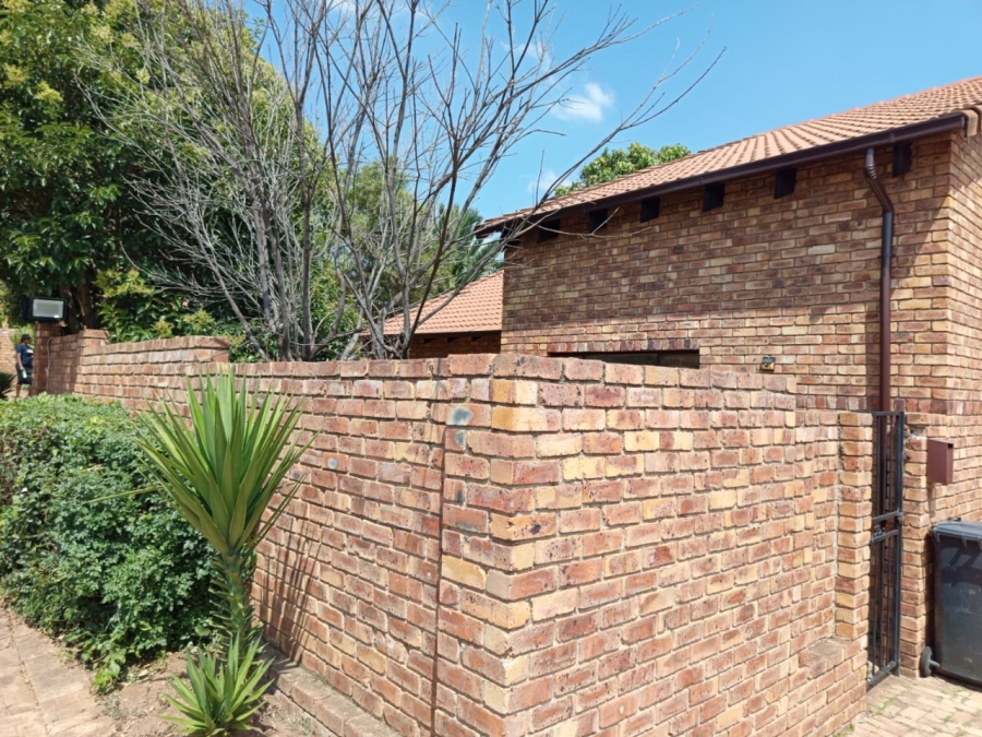 To Let 4 Bedroom Property for Rent in Halfway Gardens Gauteng