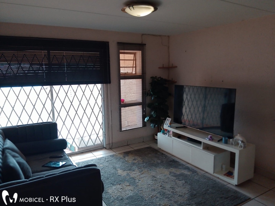 2 Bedroom Property for Sale in Mondeor Gauteng