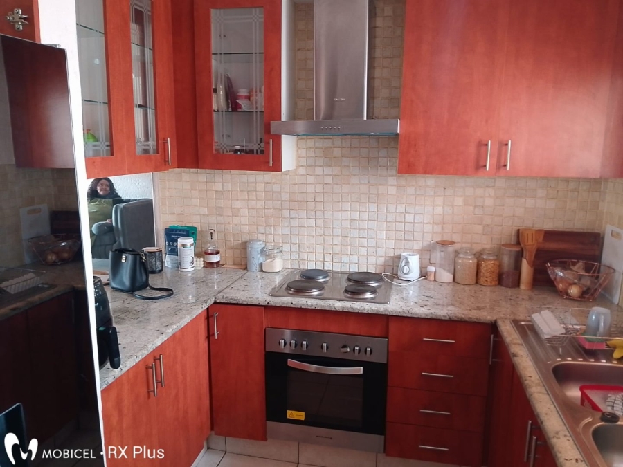 2 Bedroom Property for Sale in Mondeor Gauteng