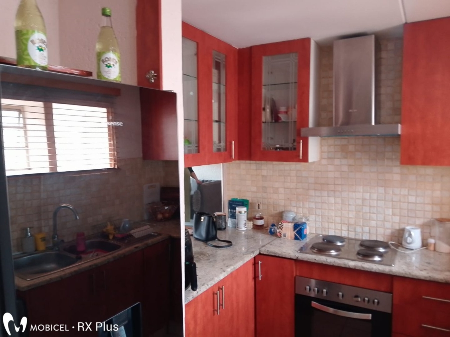 2 Bedroom Property for Sale in Mondeor Gauteng