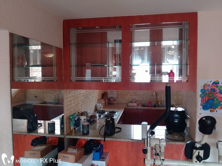 2 Bedroom Property for Sale in Mondeor Gauteng