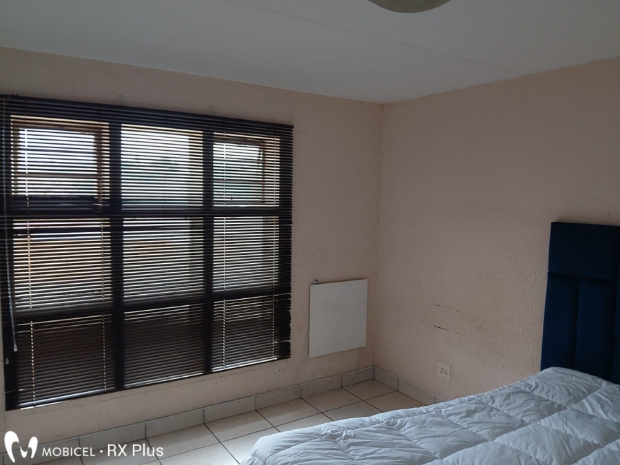 2 Bedroom Property for Sale in Mondeor Gauteng