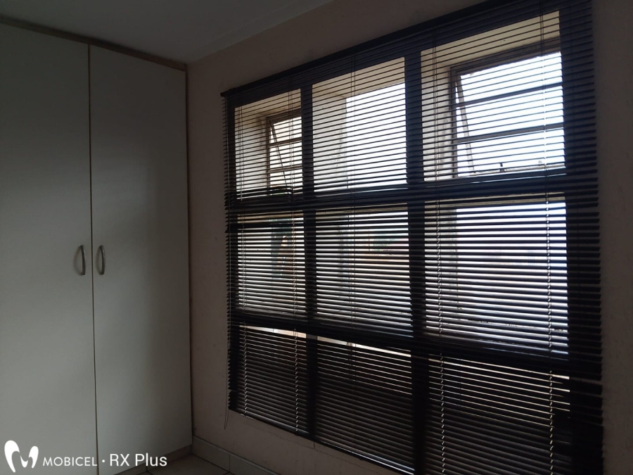 2 Bedroom Property for Sale in Mondeor Gauteng