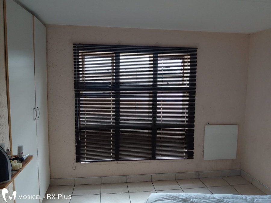 2 Bedroom Property for Sale in Mondeor Gauteng
