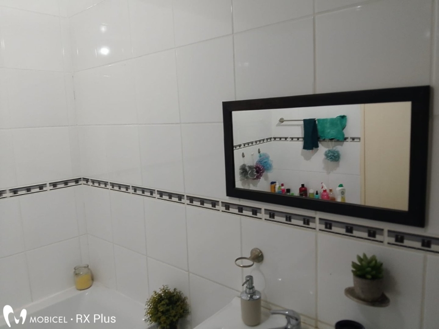 2 Bedroom Property for Sale in Mondeor Gauteng