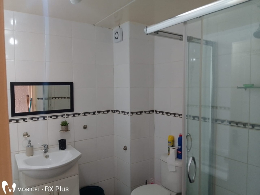 2 Bedroom Property for Sale in Mondeor Gauteng