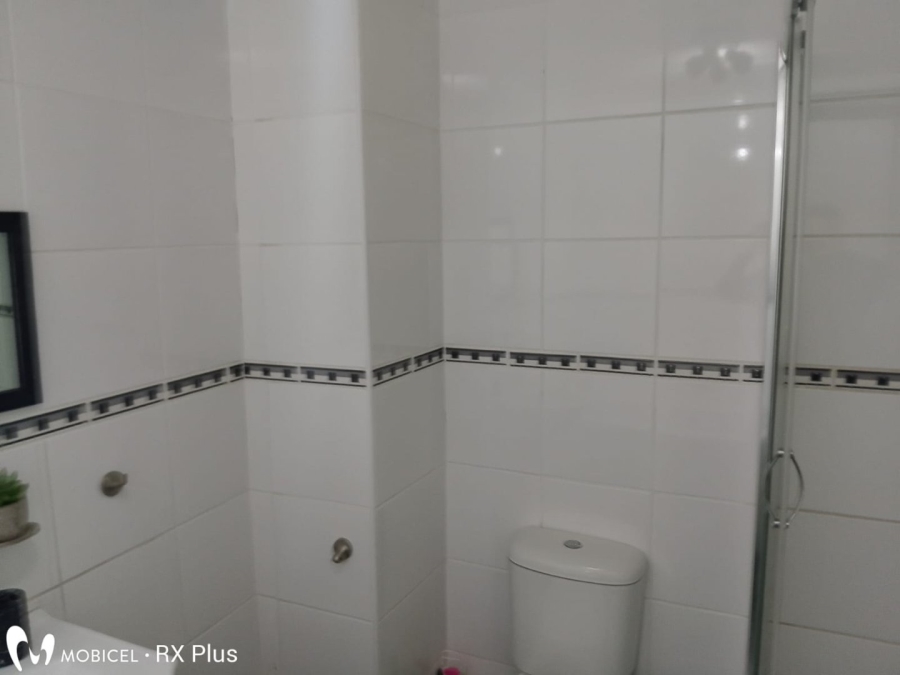 2 Bedroom Property for Sale in Mondeor Gauteng