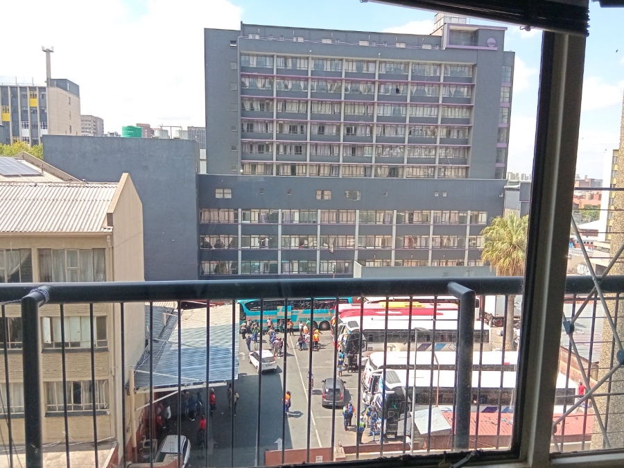 To Let 1 Bedroom Property for Rent in Braamfontein Gauteng