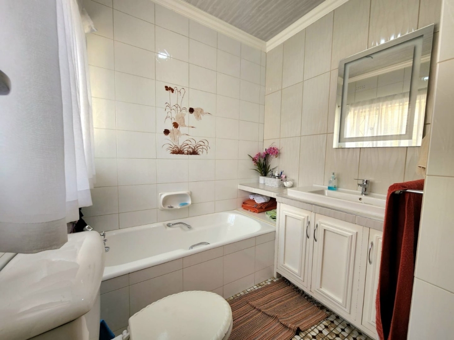 4 Bedroom Property for Sale in Winchester Hills Gauteng