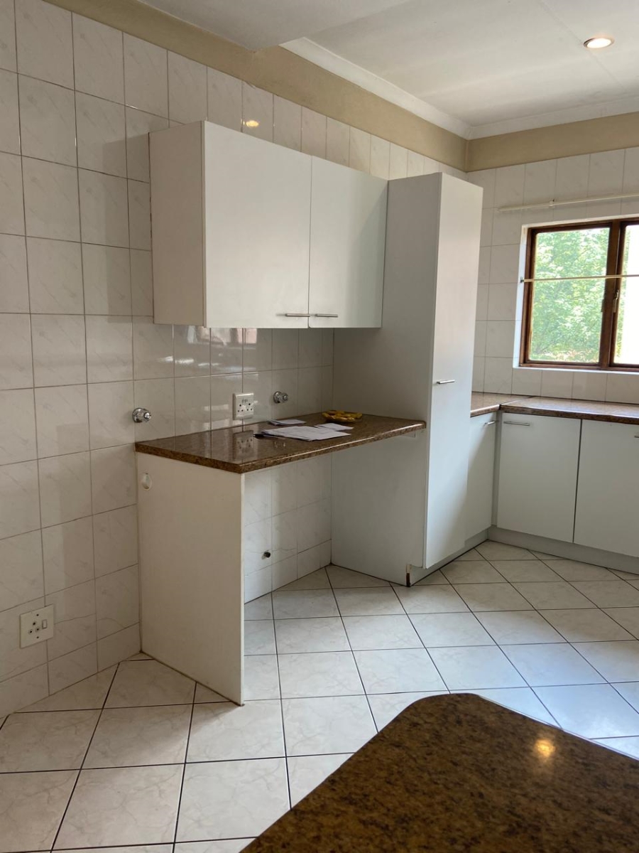 2 Bedroom Property for Sale in Buurendal Gauteng