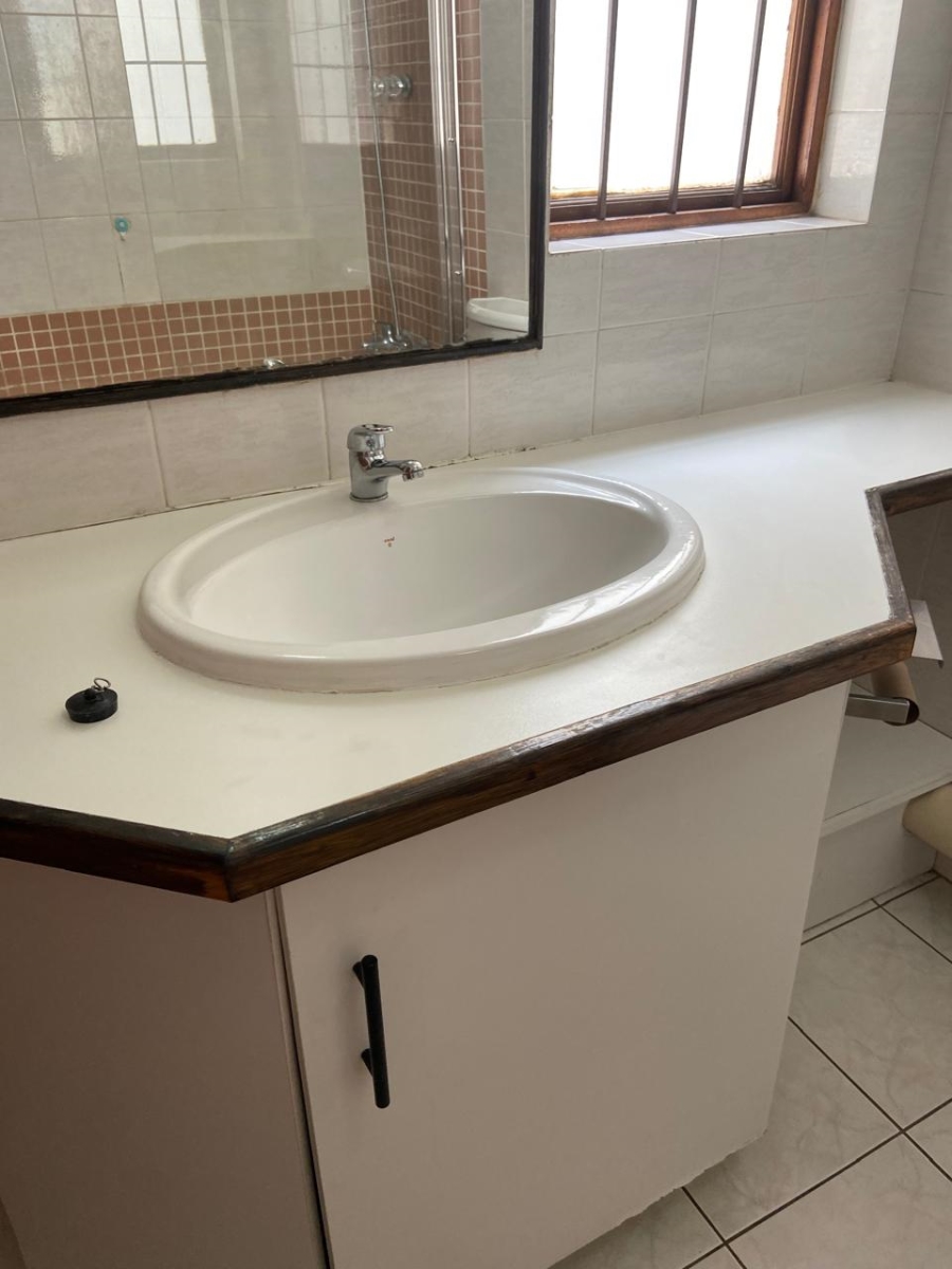 2 Bedroom Property for Sale in Buurendal Gauteng