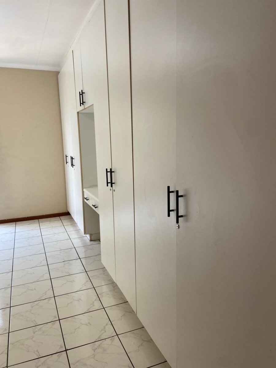 2 Bedroom Property for Sale in Buurendal Gauteng