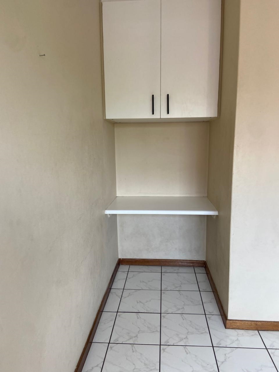 2 Bedroom Property for Sale in Buurendal Gauteng