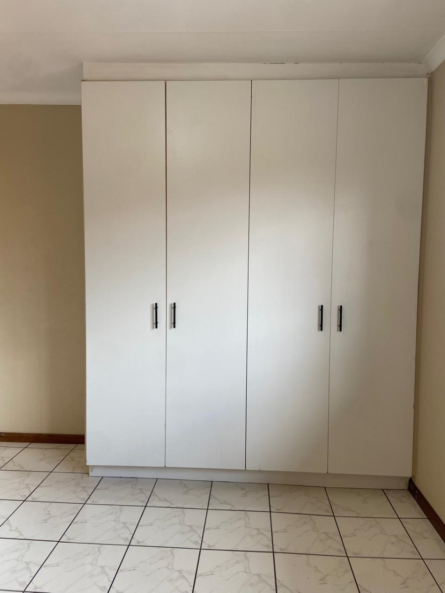 2 Bedroom Property for Sale in Buurendal Gauteng