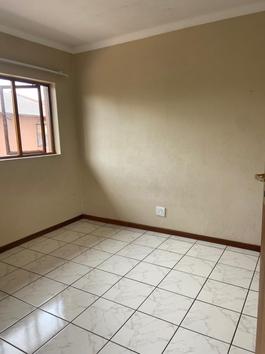 2 Bedroom Property for Sale in Buurendal Gauteng