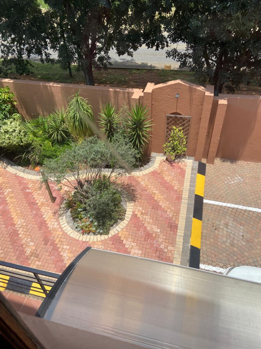 2 Bedroom Property for Sale in Buurendal Gauteng