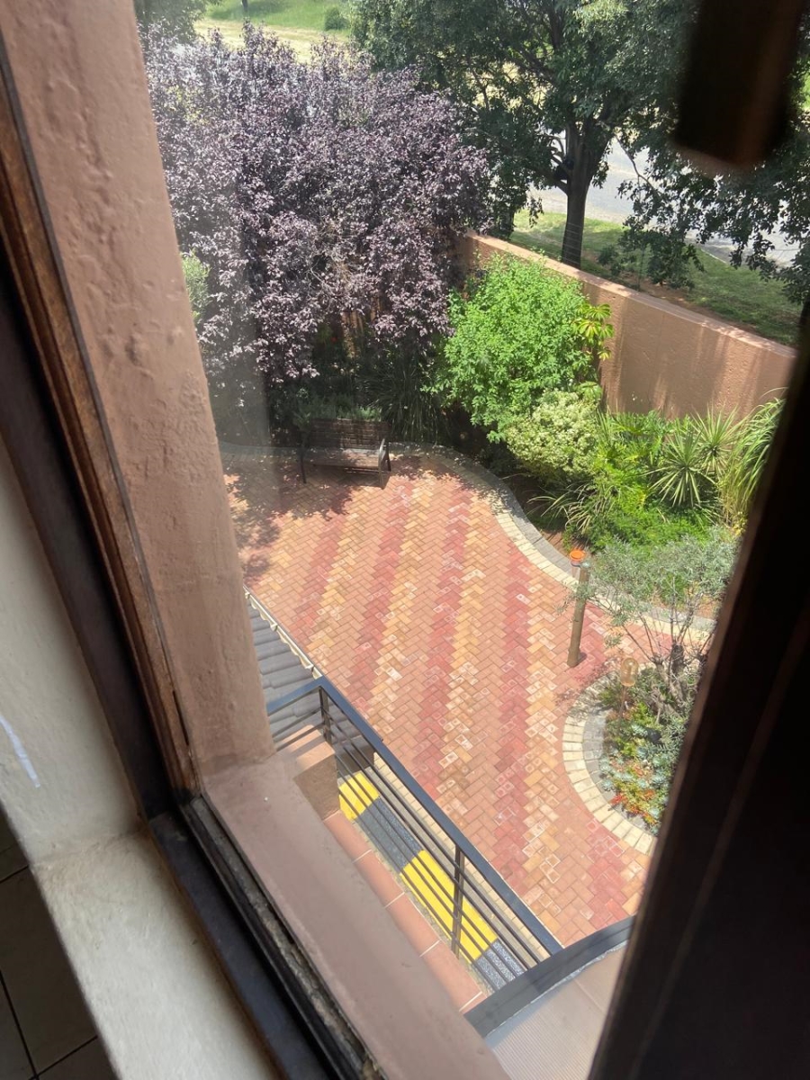 2 Bedroom Property for Sale in Buurendal Gauteng