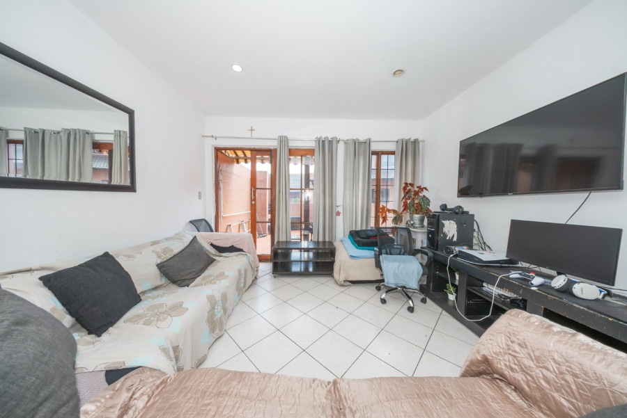 2 Bedroom Property for Sale in Buurendal Gauteng