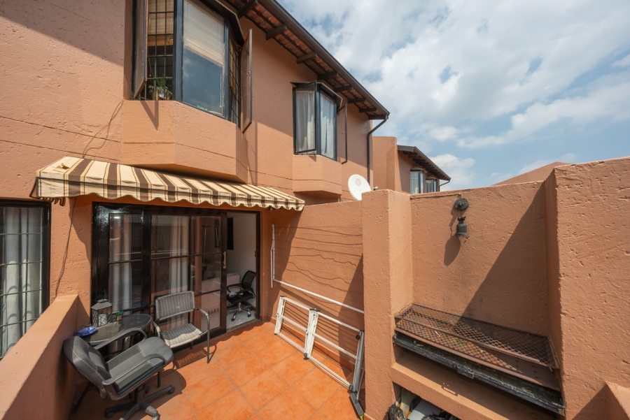 2 Bedroom Property for Sale in Buurendal Gauteng