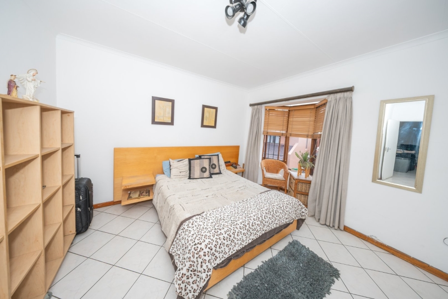 2 Bedroom Property for Sale in Buurendal Gauteng