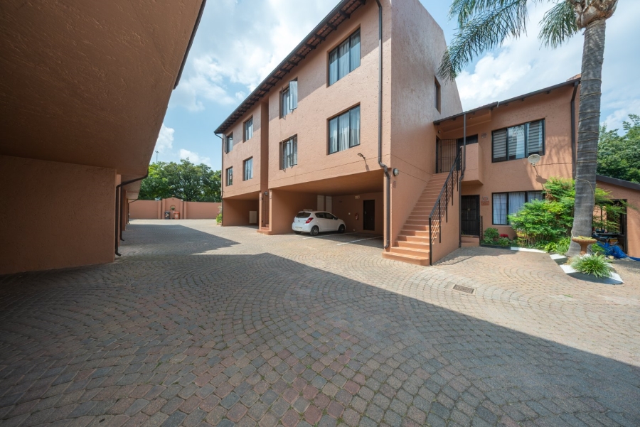 2 Bedroom Property for Sale in Buurendal Gauteng