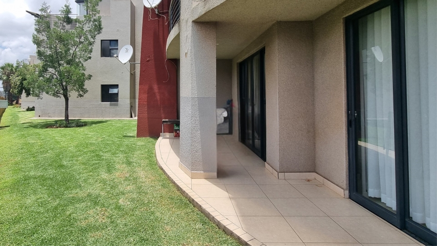 2 Bedroom Property for Sale in Rooihuiskraal North Gauteng